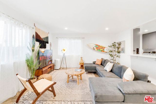 3115 Strongs Drive, Venice, CA 90292