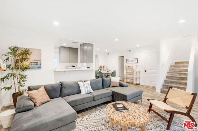 3115 Strongs Drive, Venice, CA 90292