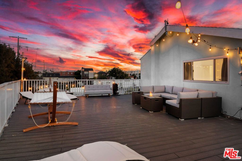 3115 Strongs Drive, Venice, CA 90292