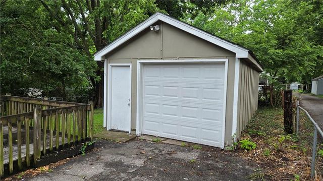 428 N Eubank Street, Independence, MO 64050
