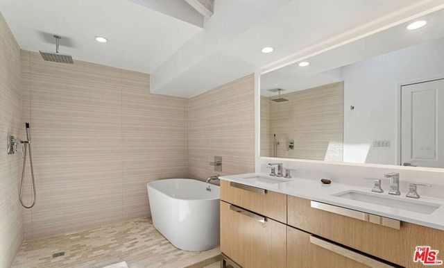 3933 Mandeville Canyon Road, Los Angeles, CA 90049