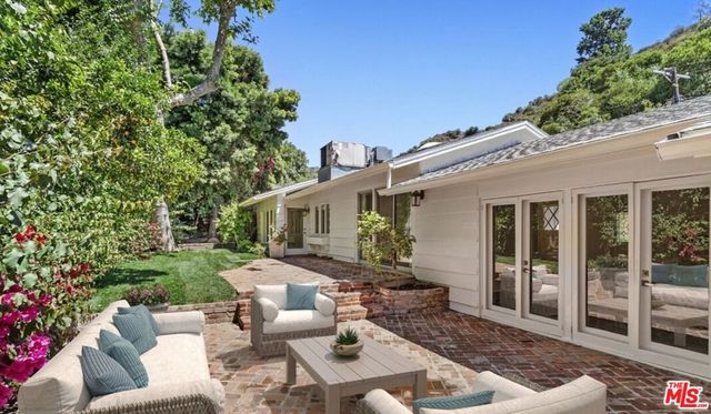 3933 Mandeville Canyon Road, Los Angeles, CA 90049