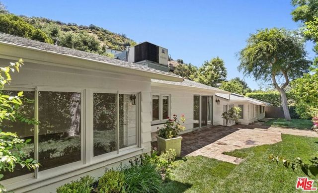 3933 Mandeville Canyon Road, Los Angeles, CA 90049