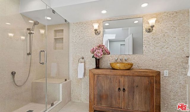 3933 Mandeville Canyon Road, Los Angeles, CA 90049