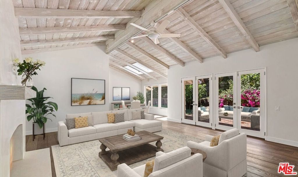 Image 3 of property listing at 3933 Mandeville Canyon Road, Los Angeles, CA 90049