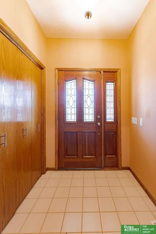 9404 Valaretta Drive, Gretna, NE 68028