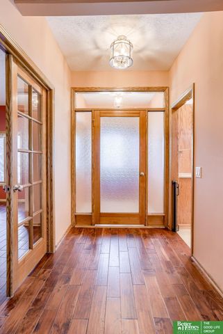 9404 Valaretta Drive, Gretna, NE 68028