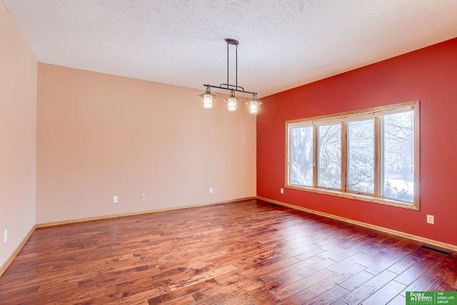 9404 Valaretta Drive, Gretna, NE 68028