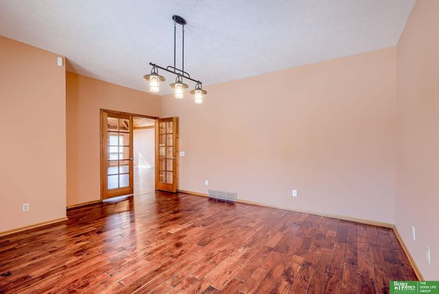 9404 Valaretta Drive, Gretna, NE 68028