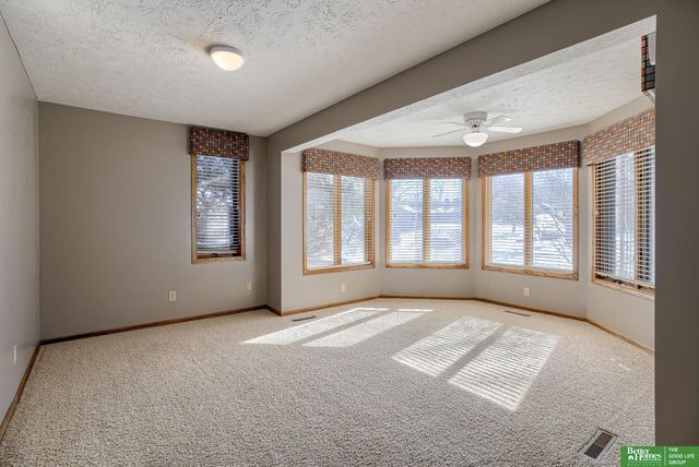 9404 Valaretta Drive, Gretna, NE 68028