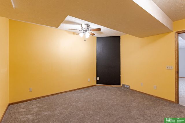 9404 Valaretta Drive, Gretna, NE 68028