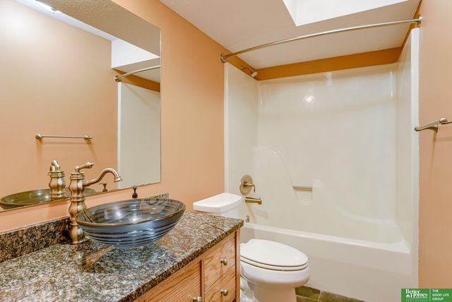 9404 Valaretta Drive, Gretna, NE 68028