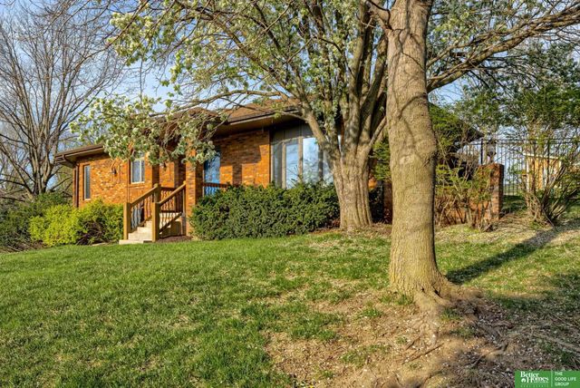 9404 Valaretta Drive, Gretna, NE 68028