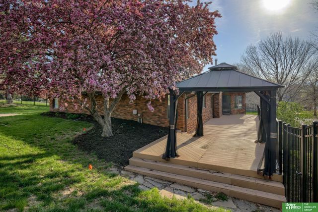 9404 Valaretta Drive, Gretna, NE 68028