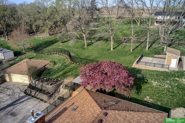 9404 Valaretta Drive, Gretna, NE 68028