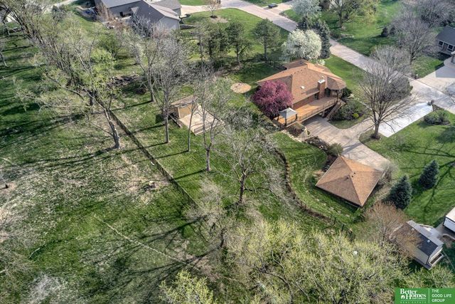 9404 Valaretta Drive, Gretna, NE 68028