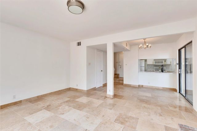 6711 Deatonhill DR A, Austin, TX 78745