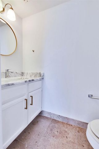 6711 Deatonhill DR A, Austin, TX 78745