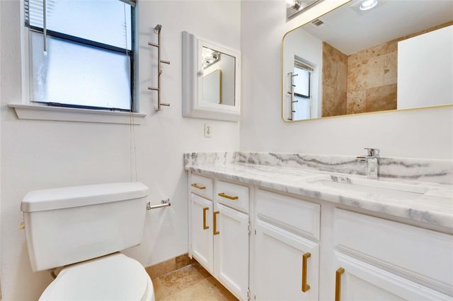 6711 Deatonhill DR A, Austin, TX 78745