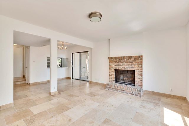 6711 Deatonhill DR A, Austin, TX 78745