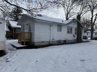 303 E Arlington Street, Waterloo, IA 50703