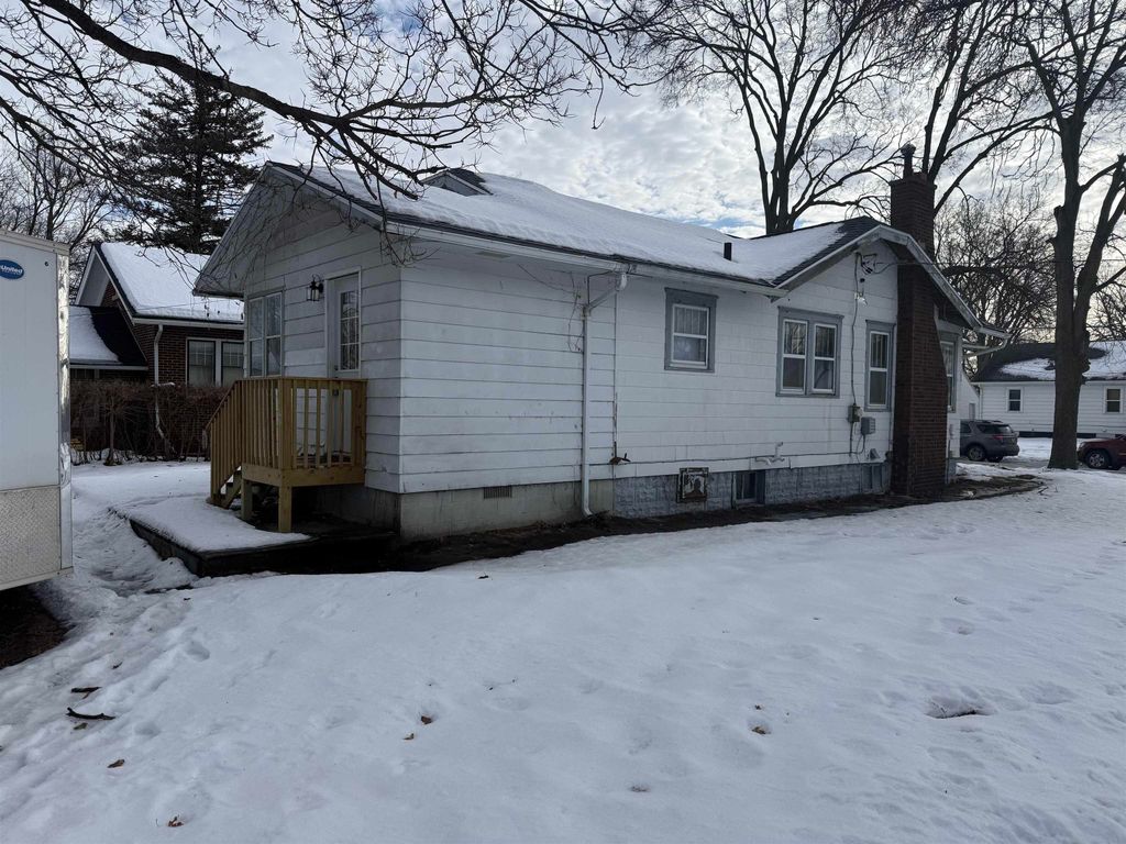 303 E Arlington Street, Waterloo, IA 50703