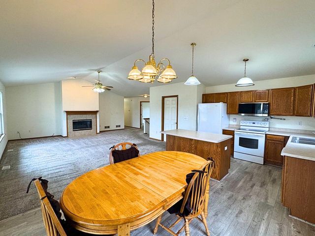 141 Betzer ROAD, Delavan, WI 53115