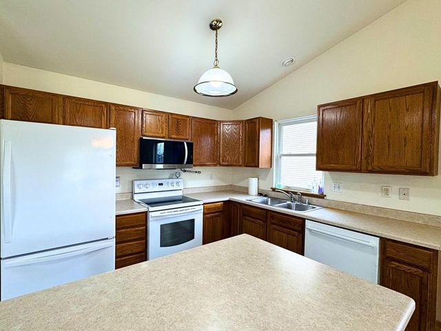 141 Betzer ROAD, Delavan, WI 53115