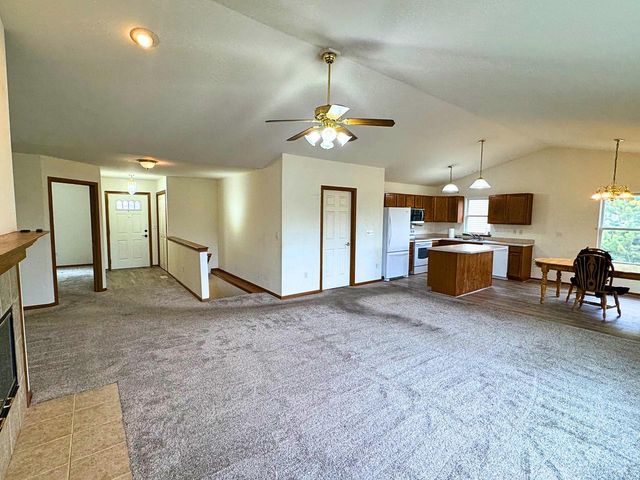 141 Betzer ROAD, Delavan, WI 53115