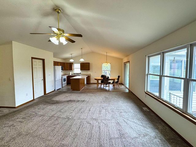 141 Betzer ROAD, Delavan, WI 53115