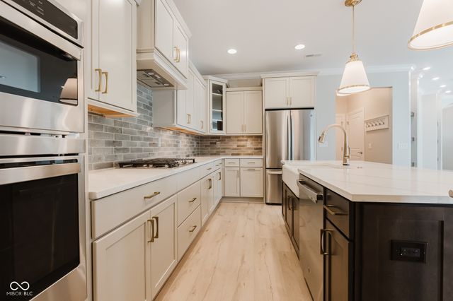 11434 Neptune Drive, Fishers, IN 46040