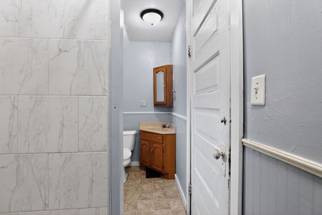 1250 W American Street, Freeport, IL 61032