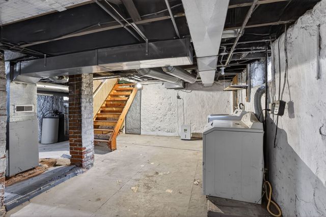 1250 W American Street, Freeport, IL 61032