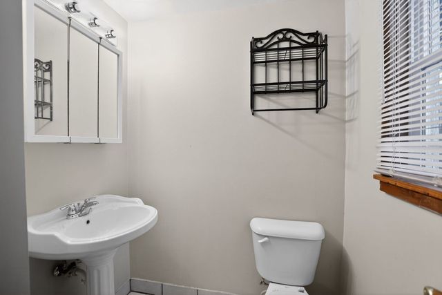 1250 W American Street, Freeport, IL 61032