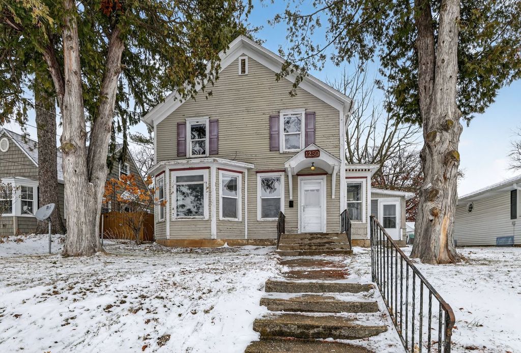 1250 W American Street, Freeport, IL 61032