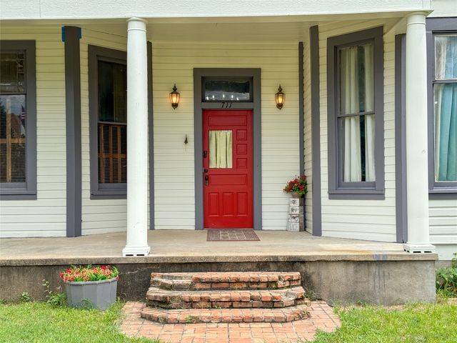 711 W 6th Street, Cisco, TX 76437