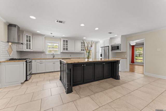 5920 Forsythia Ave, Baton Rouge, LA 70808