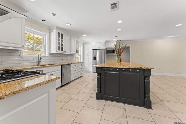 5920 Forsythia Ave, Baton Rouge, LA 70808