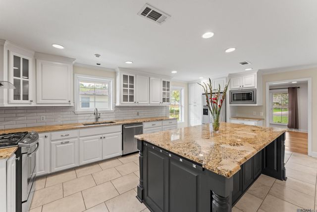 5920 Forsythia Ave, Baton Rouge, LA 70808