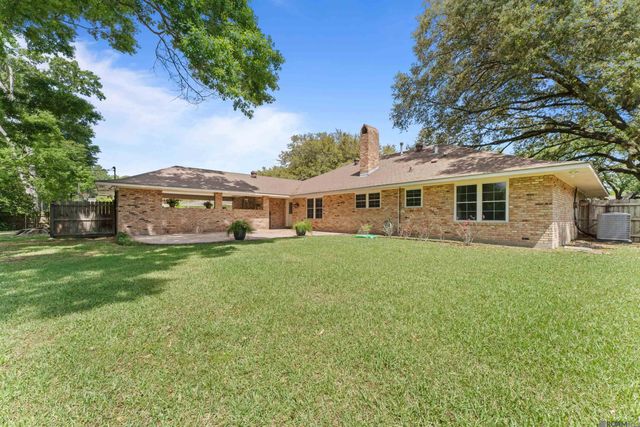 5920 Forsythia Ave, Baton Rouge, LA 70808