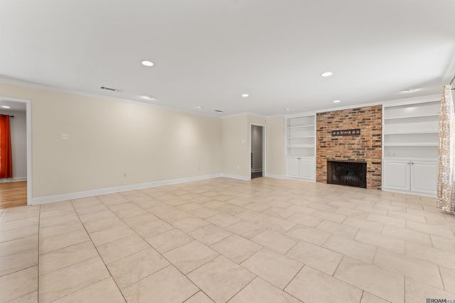 5920 Forsythia Ave, Baton Rouge, LA 70808