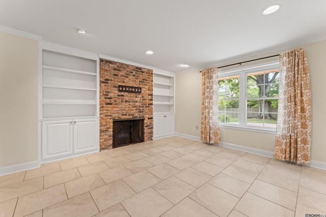 5920 Forsythia Ave, Baton Rouge, LA 70808