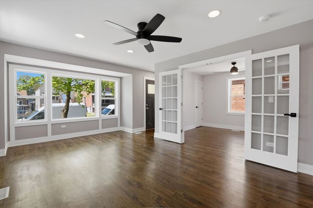 8641 S Kingston Avenue, Chicago, IL 60617