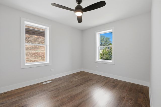 8641 S Kingston Avenue, Chicago, IL 60617