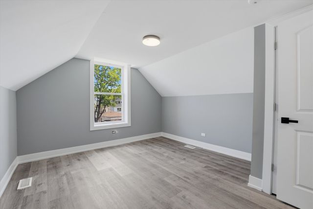 8641 S Kingston Avenue, Chicago, IL 60617