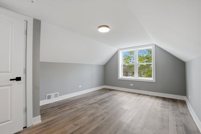 8641 S Kingston Avenue, Chicago, IL 60617
