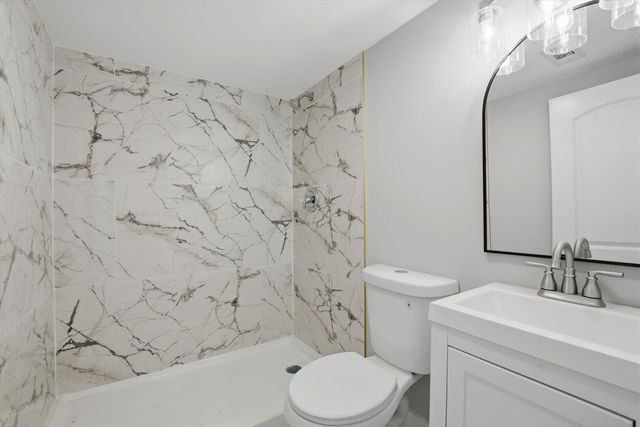 8641 S Kingston Avenue, Chicago, IL 60617
