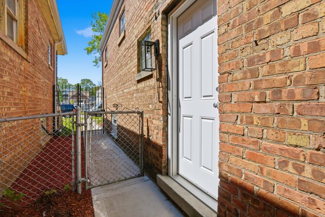 8641 S Kingston Avenue, Chicago, IL 60617