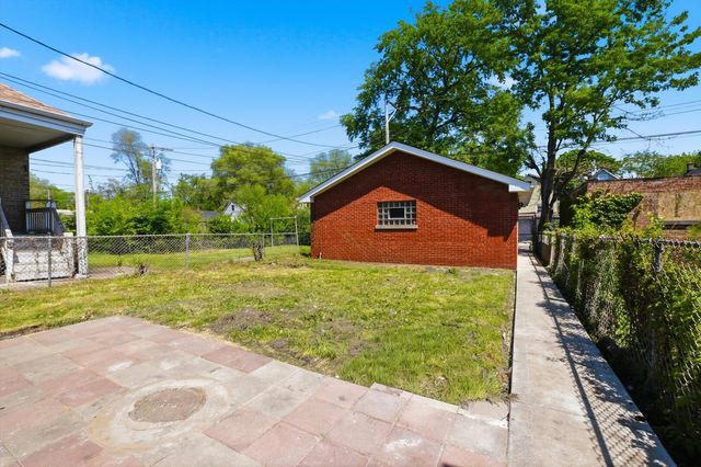 8641 S Kingston Avenue, Chicago, IL 60617