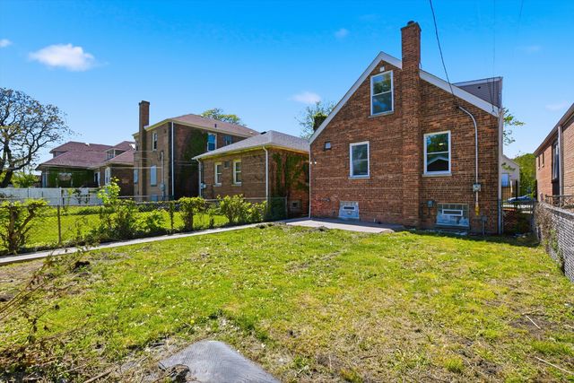 8641 S Kingston Avenue, Chicago, IL 60617